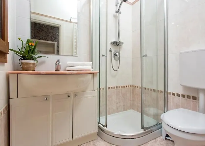 Biennale Art - 2 Vicino Ai Giardini *